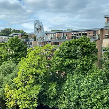Serene Riverside - Hidden Gem In Hotel Dublin